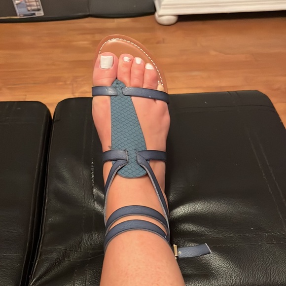 Blue saddles with wrap around strap New size 8 - Picture 4 of 8